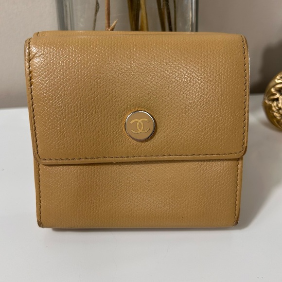 Chanel Beige Caviar Leather CC Logo Trifold Wallet - Picture 1 of 12